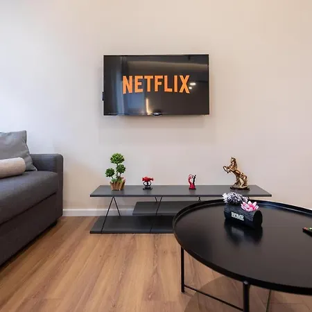 Spacious Citycenter New Bazaar Apartment Tirana