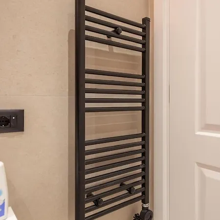 Spacious Citycenter New Bazaar Apartment