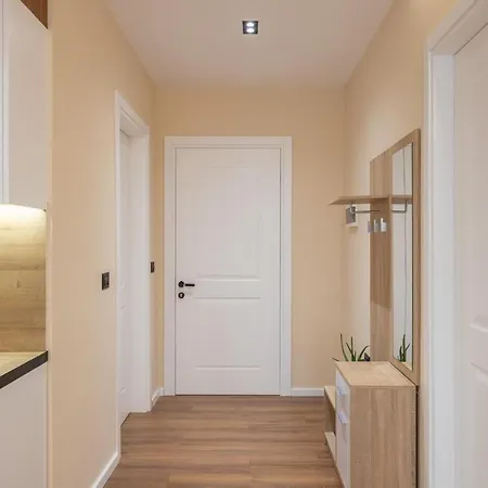 Spacious Citycenter New Bazaar Apartment *