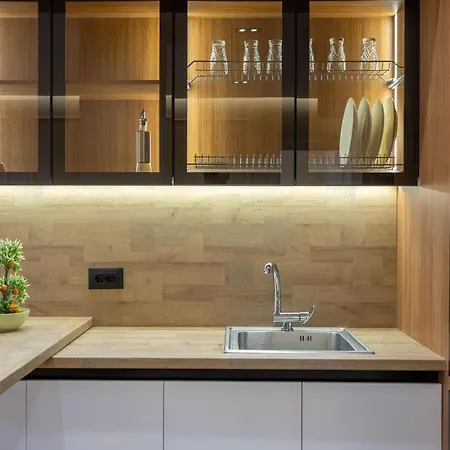 Spacious Citycenter New Bazaar Apartment *